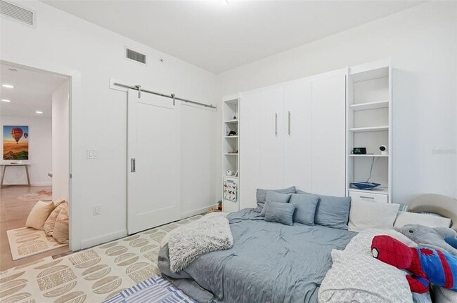 Building Photo - 920 N Osceola Ave