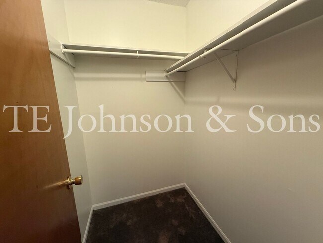 Building Photo - 2570 Green Oaks Ct SE
