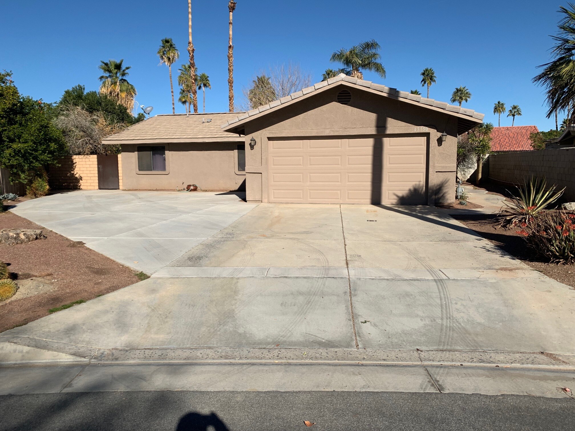 Building Photo - 43550 Carmel Cir