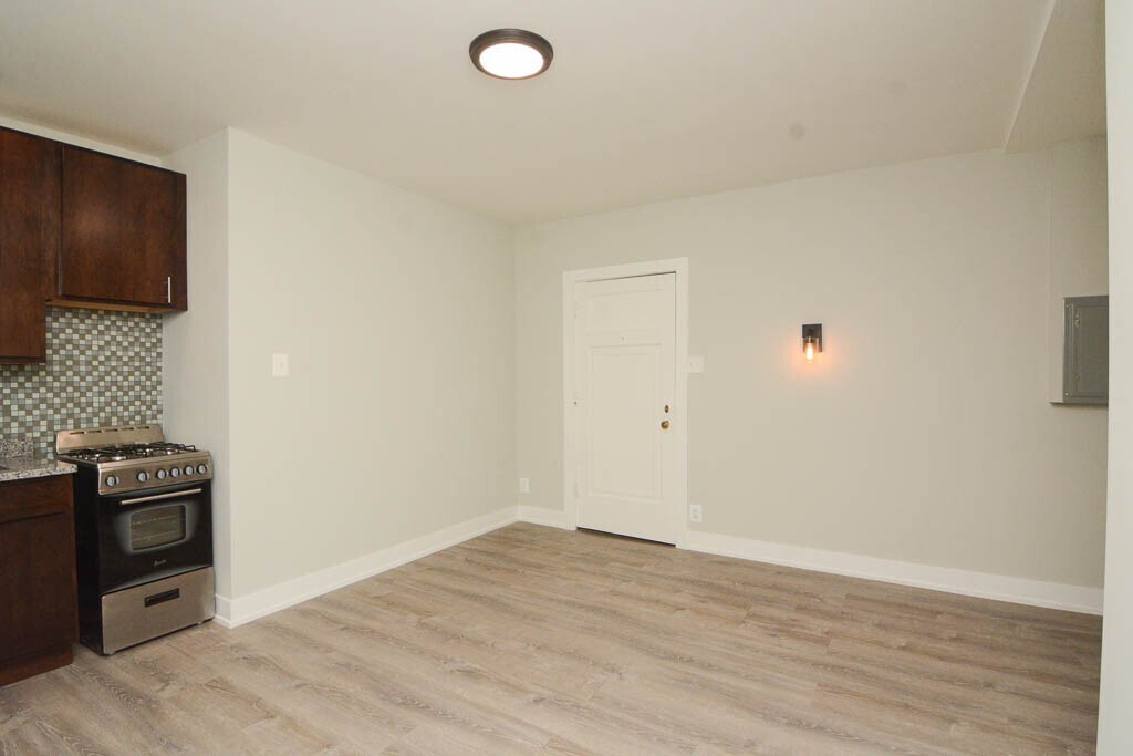 Building Photo - 4349 N Damen Ave
