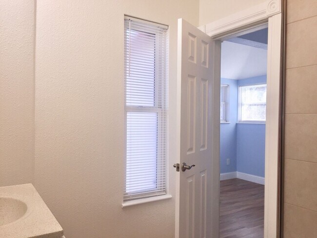 Building Photo - REMODELED 2 Bedroom Downtown Home