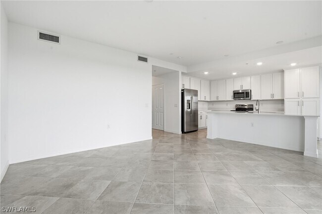 Building Photo - 15345 Grn Acrs Ave