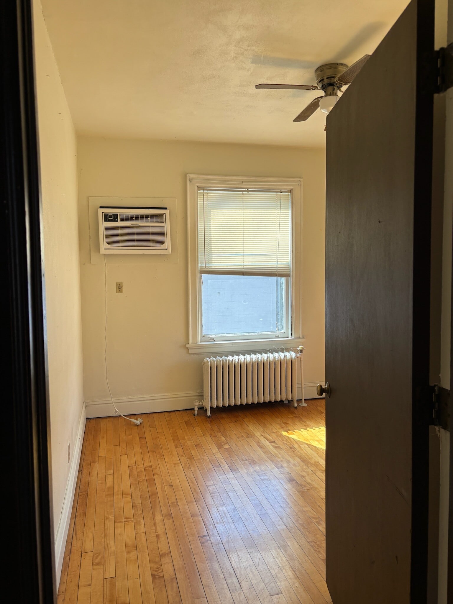 Building Photo - 612 Howard Plz