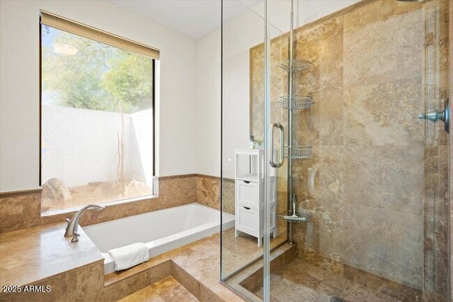 Building Photo - 6547 E Voltaire Ave