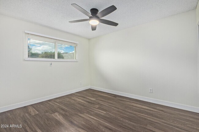 Building Photo - 4414 S Newberry Rd