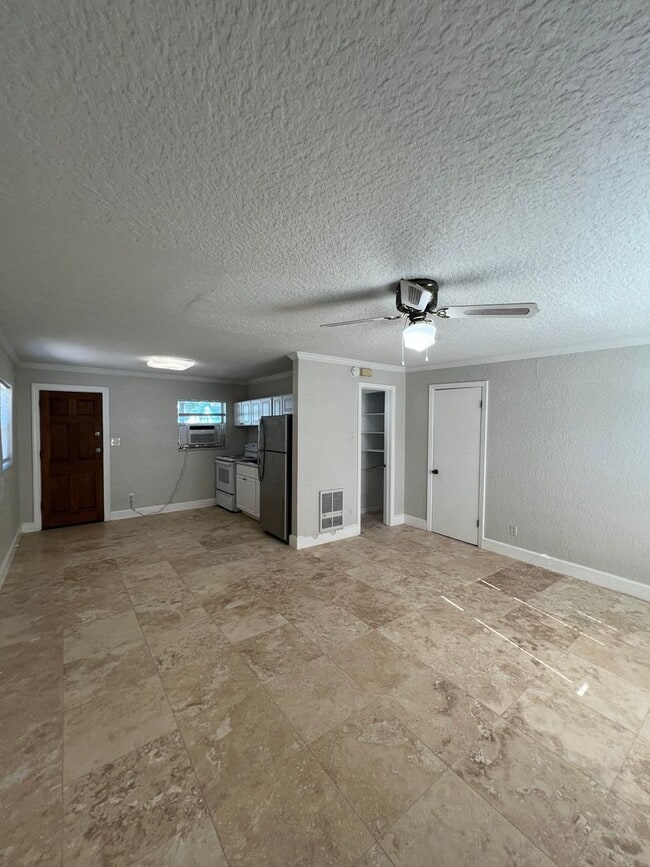 Building Photo - Fantastic Neptune Beach Rental - 1 block from the beach!