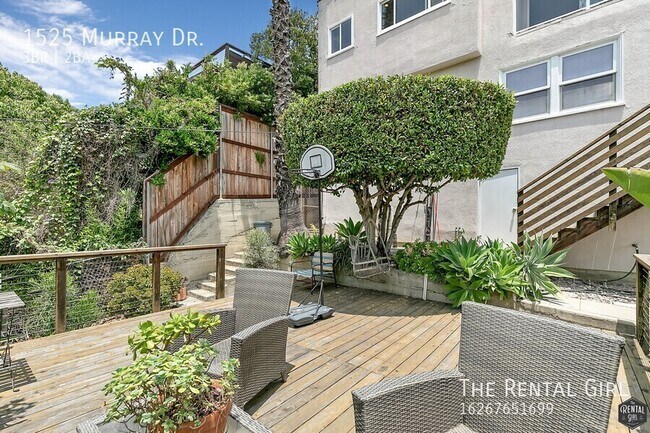 Building Photo - 1525 Murray Dr