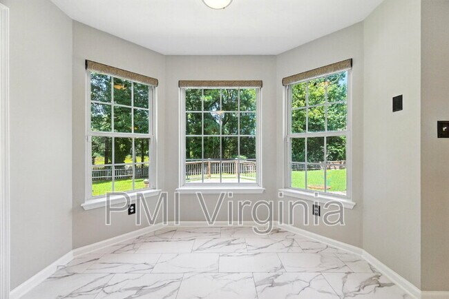 Building Photo - 6811 Dickens Ct E