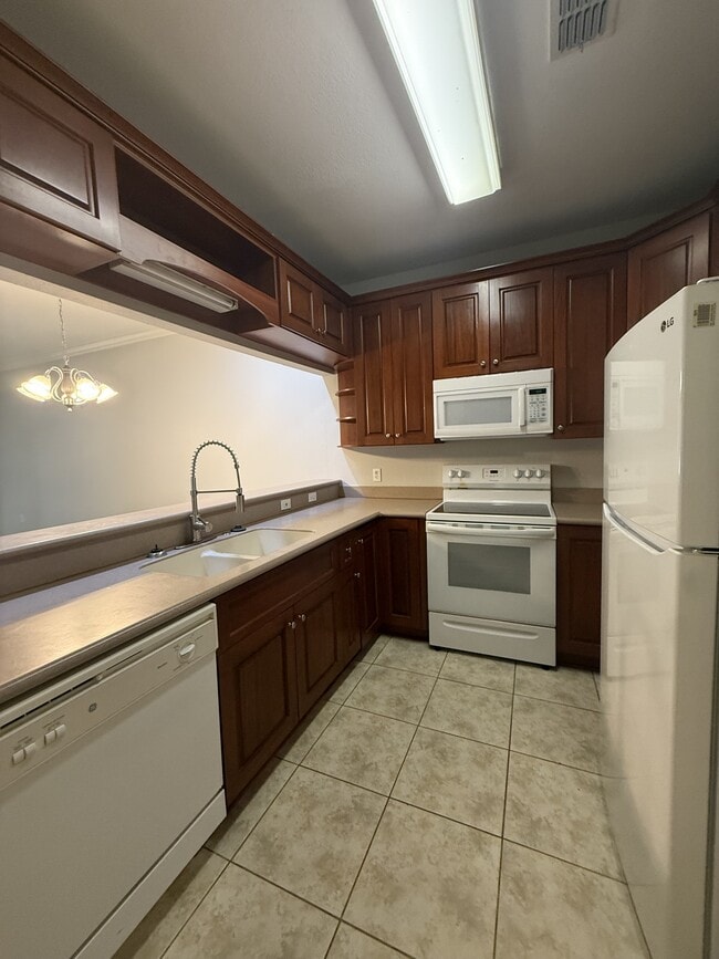 Building Photo - 1529 Crescent Hills Dr