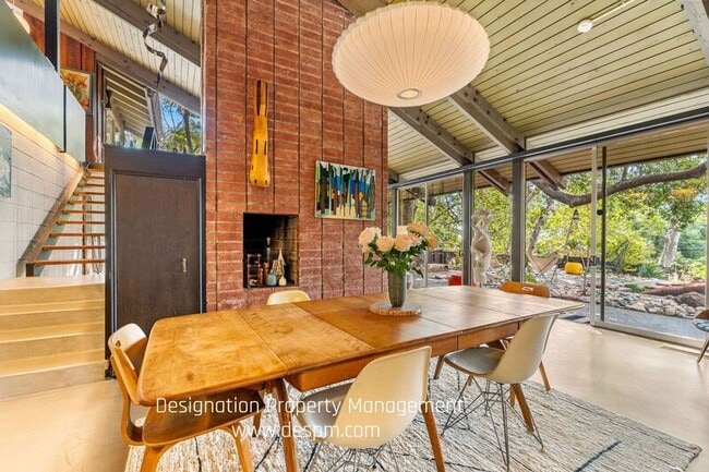 Building Photo - 1716 Putney Rd