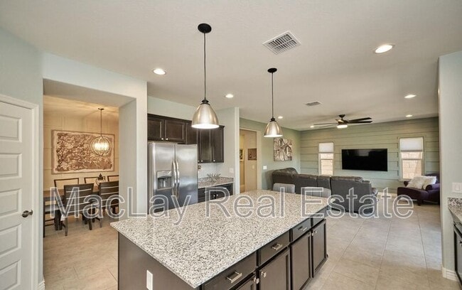 Building Photo - 2415 E Runaway Bay Pl