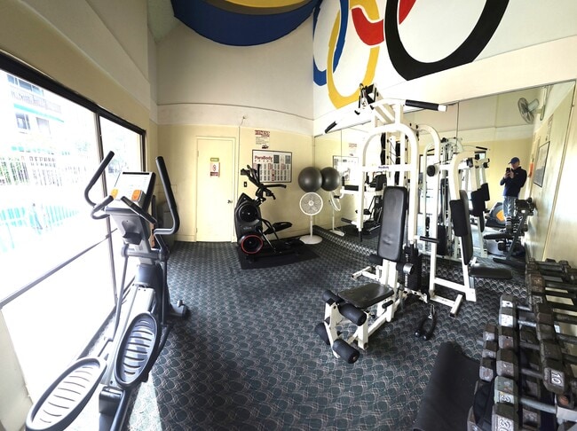 Building Photo - 6455 La Jolla Blvd