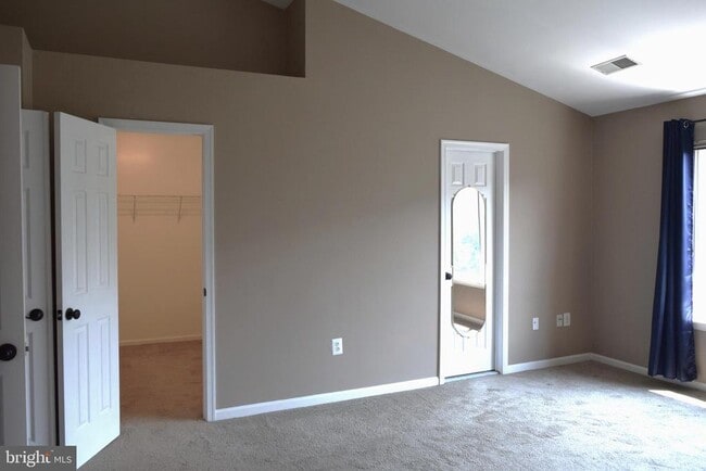 Building Photo - 8819 Blue Royale Ln