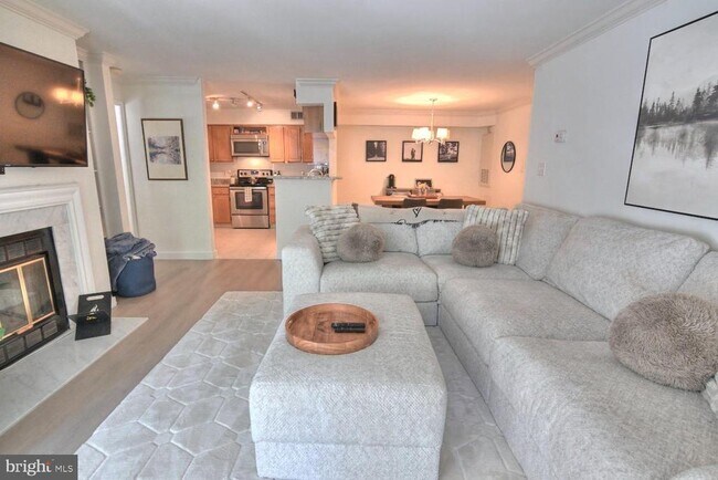 Building Photo - 2220 Springwood Dr