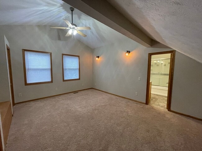 Building Photo - Great 3 Bed, 3 Bath house.