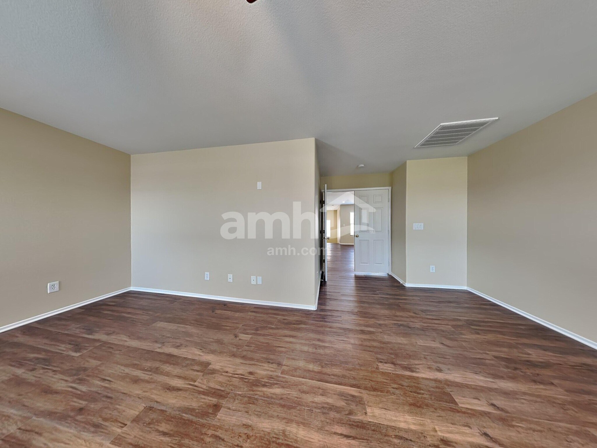 Building Photo - 10246 Massachusetts Ln