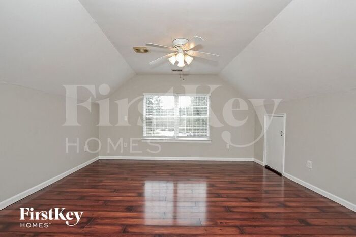 Building Photo - 3900 Gisbourne Dr