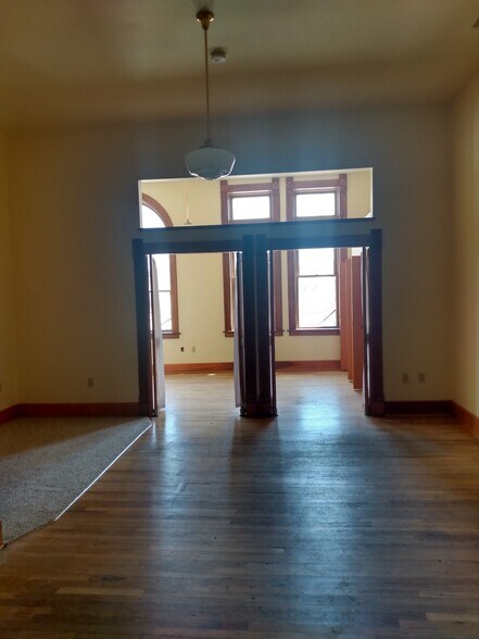 Building Photo - 129 2nd Ave NE