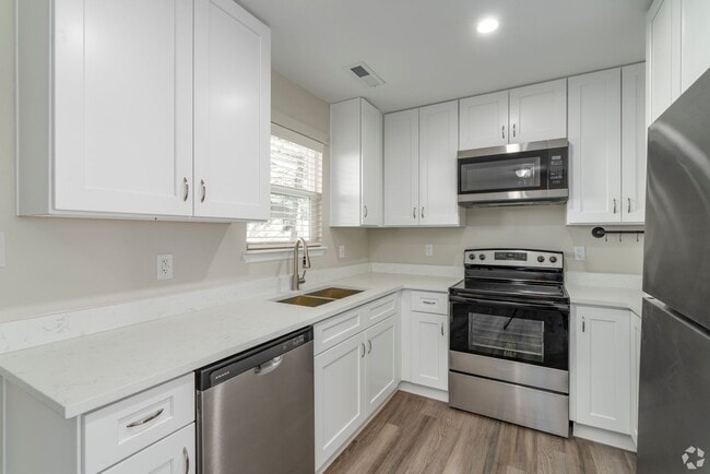 Building Photo - $2k Credit on Newly Remodeled 2bd/1bth Apartments You'll Be Proud to Call Home!