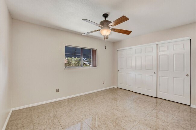 Building Photo - Upgraded 2 bedroom 2 bath upstairs condo 1 WEEK FREE RENT