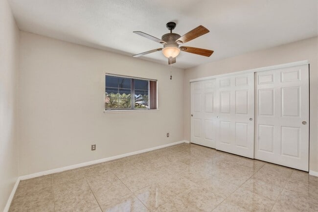 Building Photo - Upgraded 2 bedroom 2 bath upstairs condo