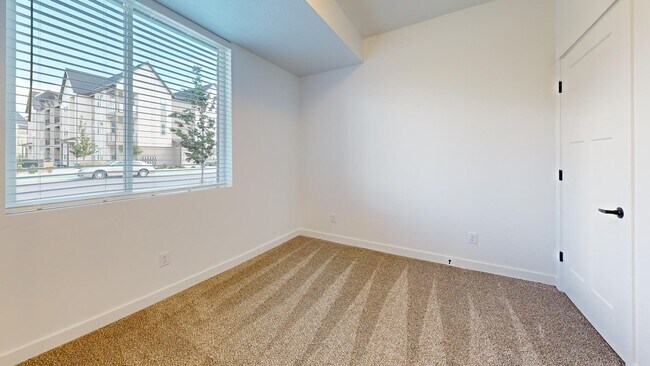 Building Photo - 1128 W 250 S