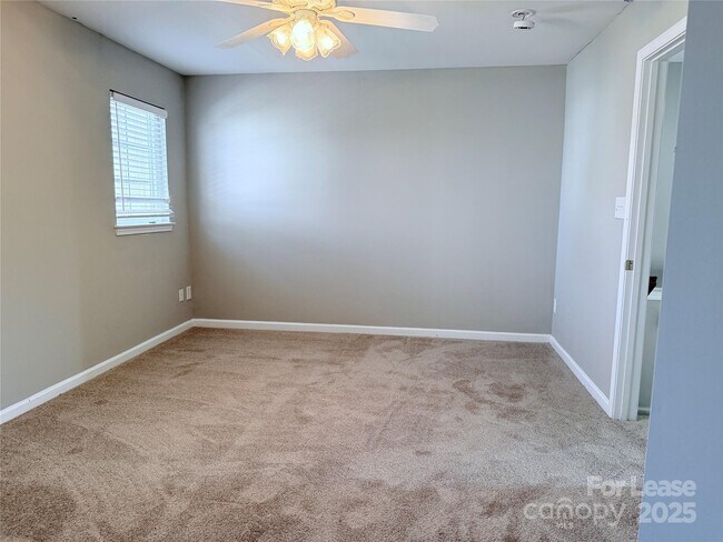 Building Photo - 4917 Sunburst Ln