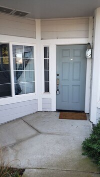 Building Photo - Love the Ocean? 2/2 Condo. STUNNING OCEAN VIEW! Private Patio + 2 Private Garages