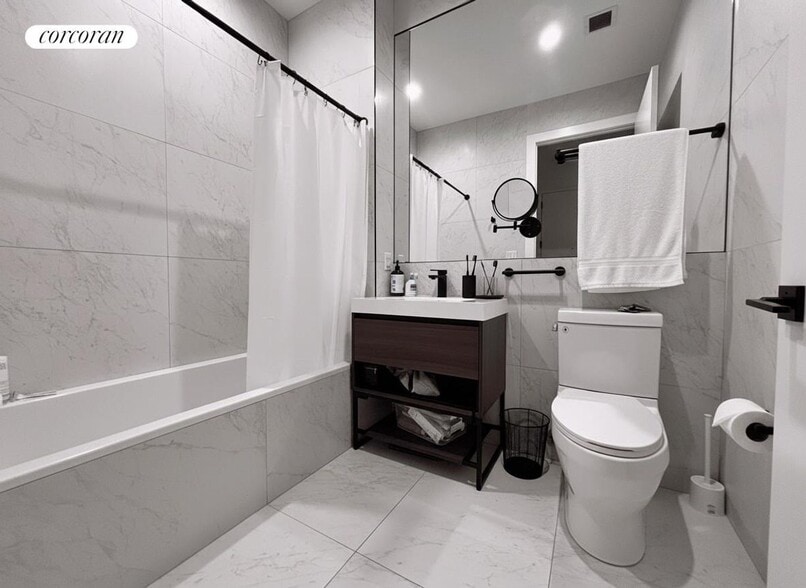 Building Photo - 420 Gates Ave