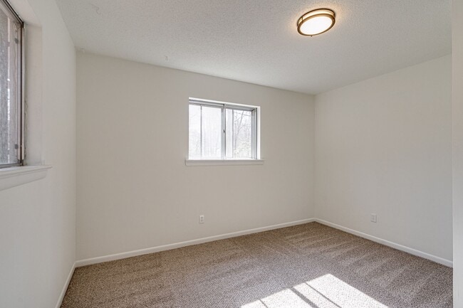 Building Photo - Ranch Style 3 bedroom 1.5 Bath for rent!