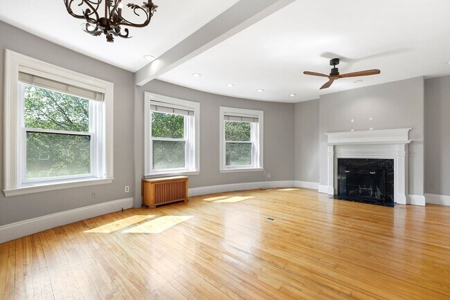 Building Photo - 1011 Beacon St