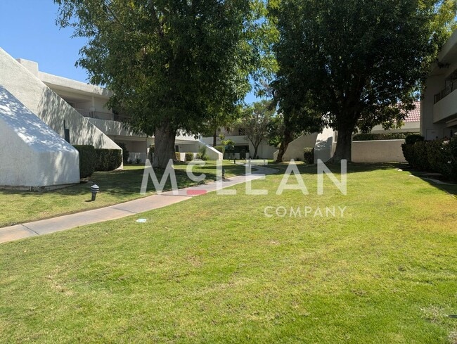 Building Photo - Two-Bedroom Condo - Newly Remodeled