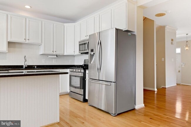 Building Photo - 21369 Sawyer Square