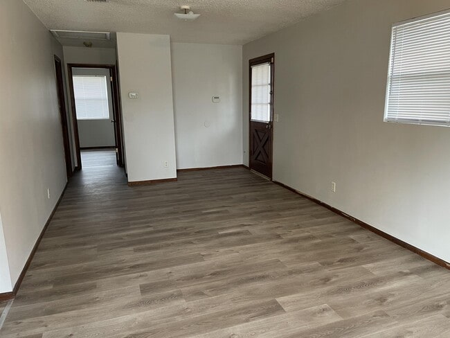 Building Photo - 2128 Woodside St