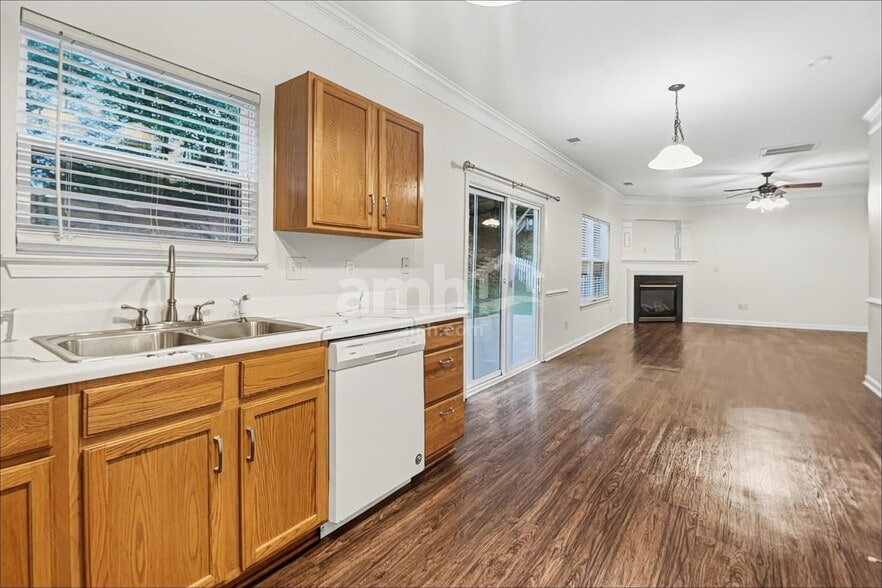 Building Photo - 3801 Wingdale Ct