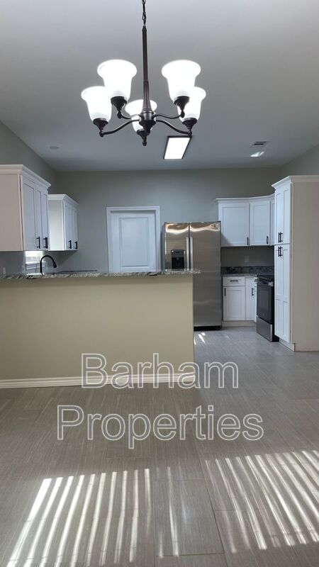 Building Photo - 307 Mackechney St