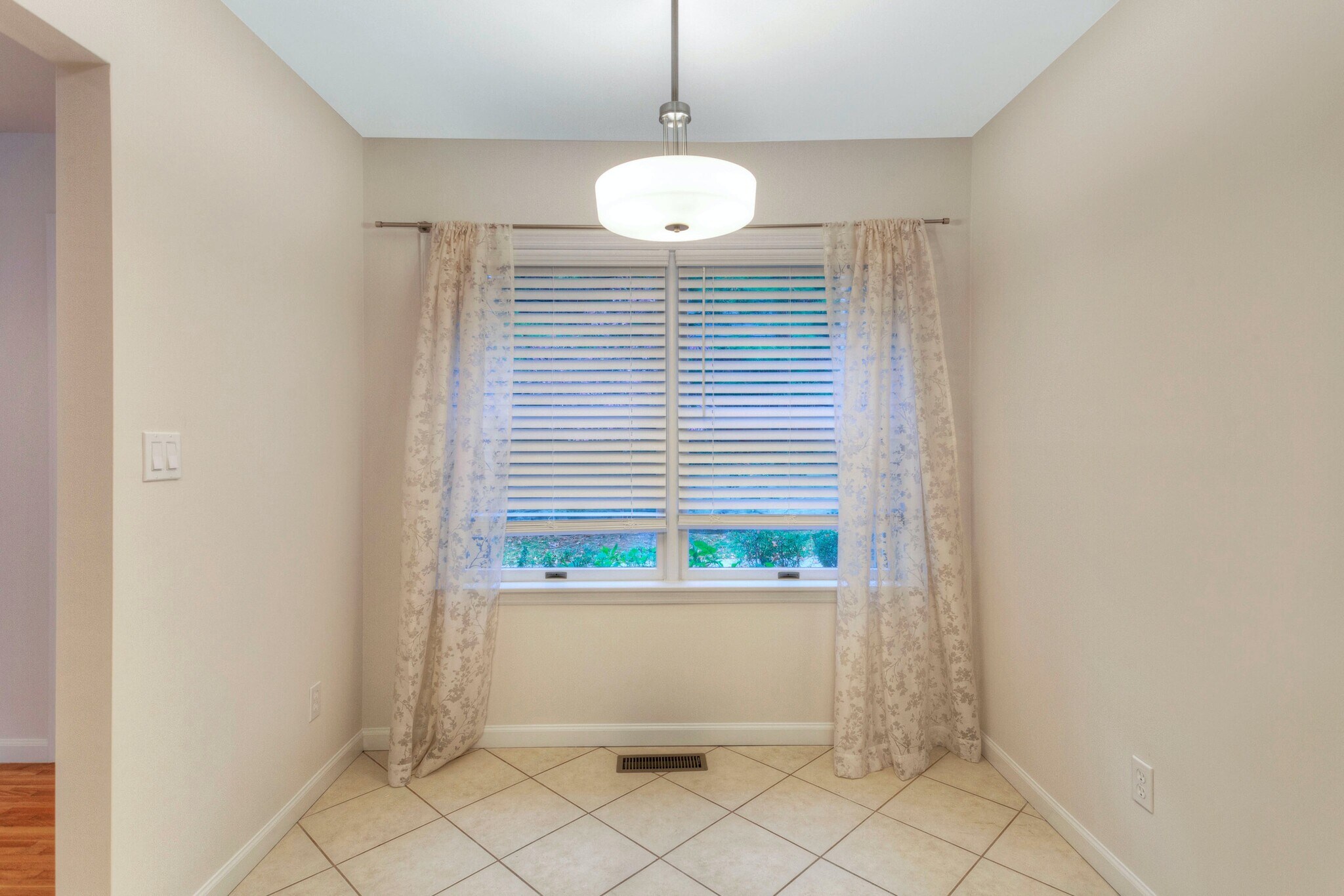 Building Photo - 124 Panorama Dr