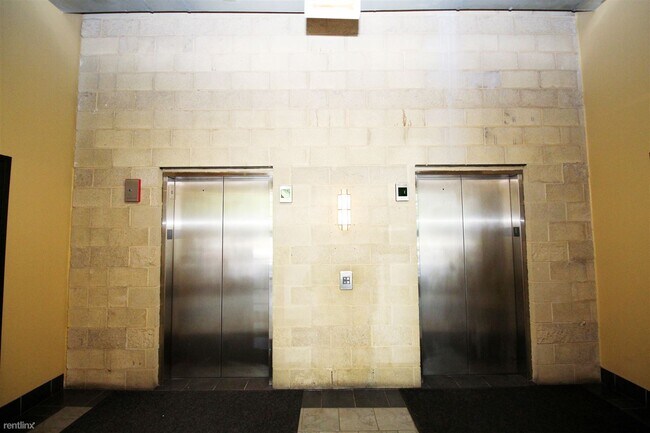 Building Photo - 2 br, 2 bath Condo - 521 W Superior St Uni...