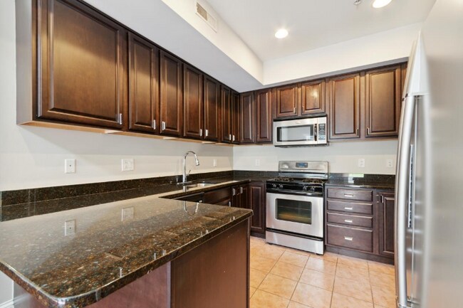 Building Photo - 426 W Laurel Ave