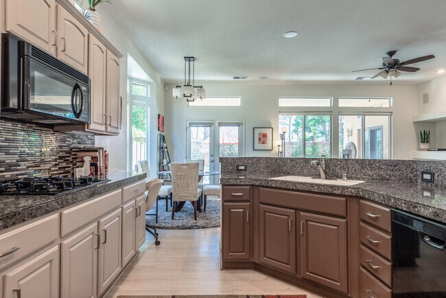 Building Photo - 80411 Portobello Dr