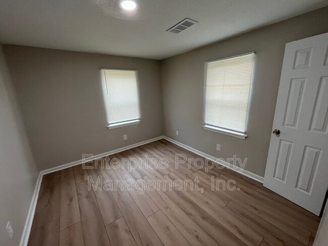 Building Photo - 865 Haynes St