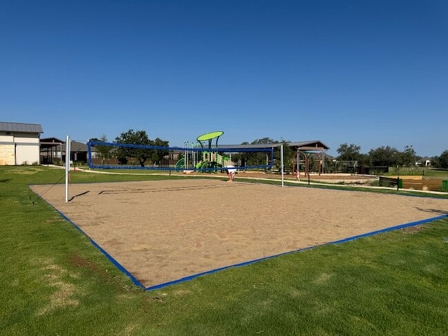 Building Photo - ONE-STORY Home in Marble Falls - 2932 SF with THREE-CAR GARAGE - On a CUL-DE-SAC!