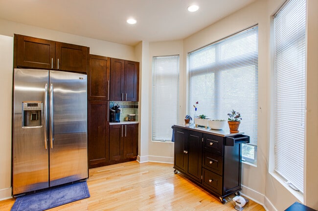 Building Photo - 309 Montrose St