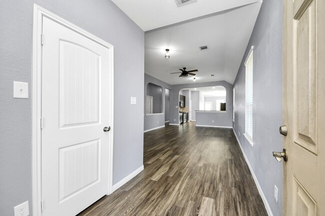 Building Photo - 2335 Spring Hollow Dr