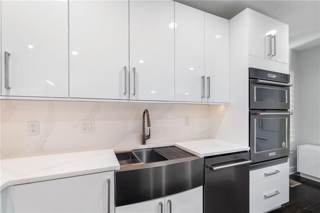 Building Photo - 4200 Roswell Rd NE