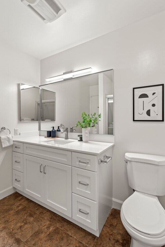 Building Photo - 5319 Ridgeview Cir