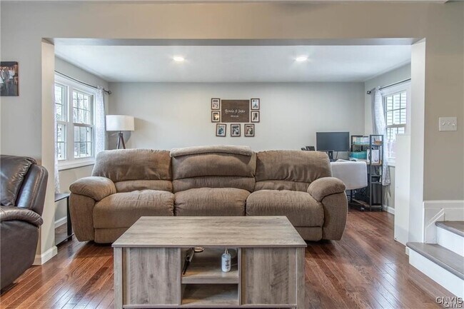 Building Photo - 215 Francis St