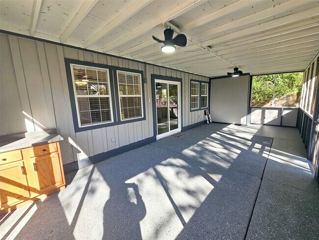 Building Photo - 108 Oriole Ln