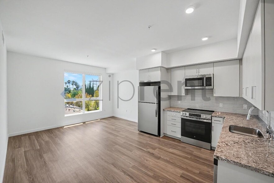 Building Photo - Unit 412