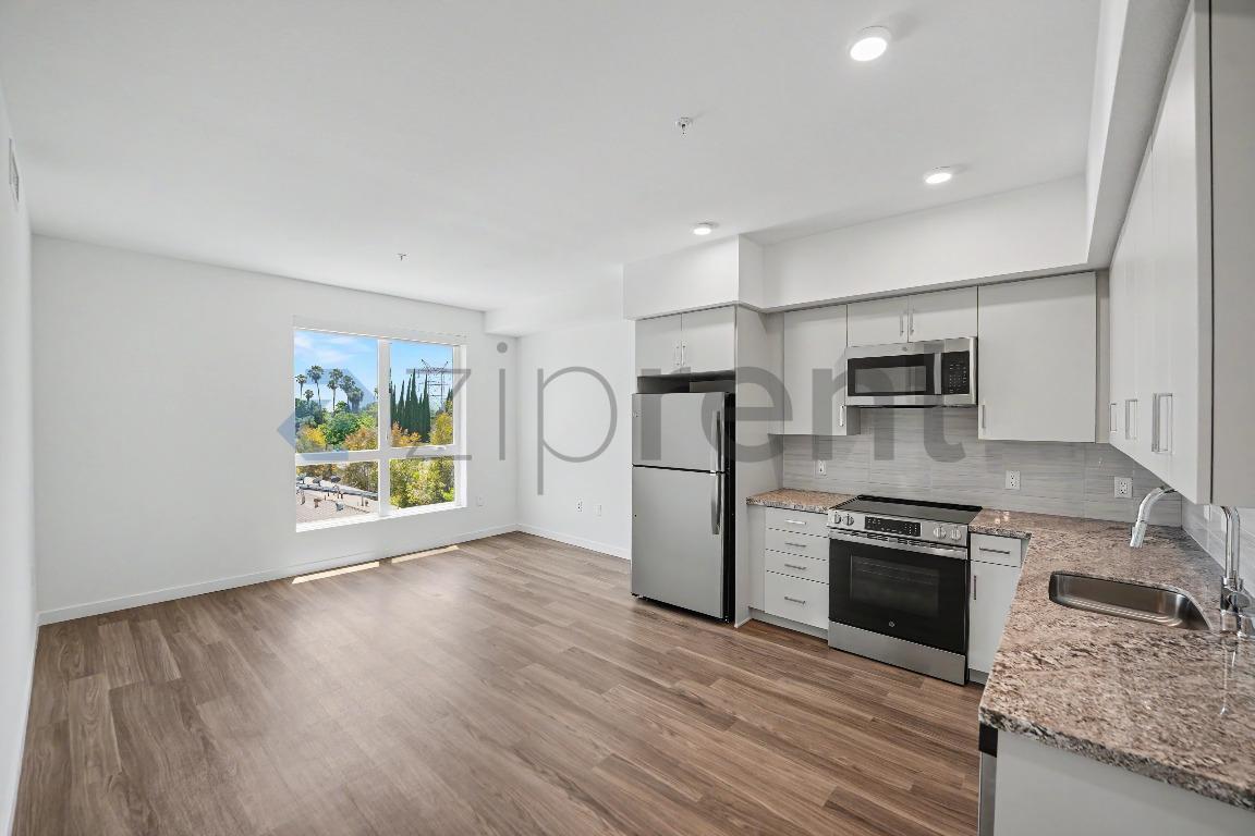 Building Photo - Unit 412